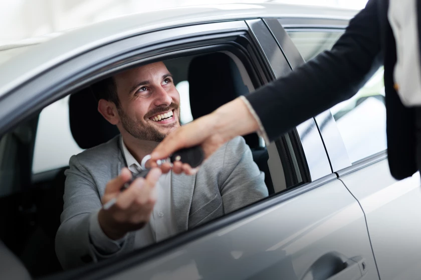 RASTREAMENTO DE REABASTECIMENTO INTELIGENTE PARA CARROS DE ALUGUEL